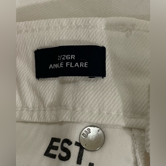 Gap High Rise Ankle Flare Jeans Crisp White destructed raw hem size 2/26 - Picture 5 of 10